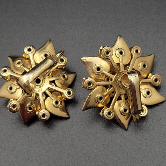 Vintage Gold Floral Crystal Cluster Clip-On Earrings - Women's Jewelry - Picture 4 of 6